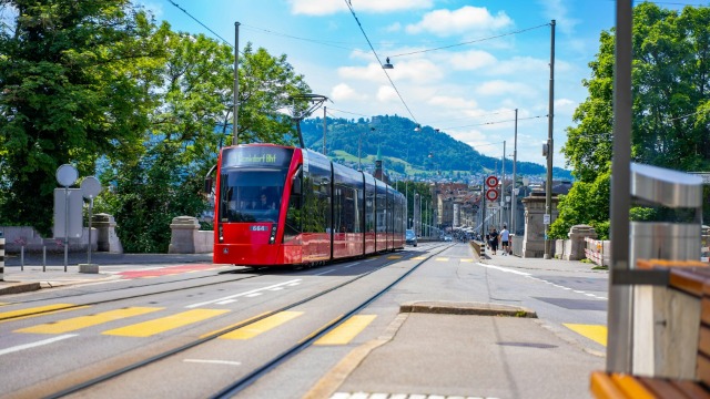 Tram und Bahnübergänge - Auto Theorie
